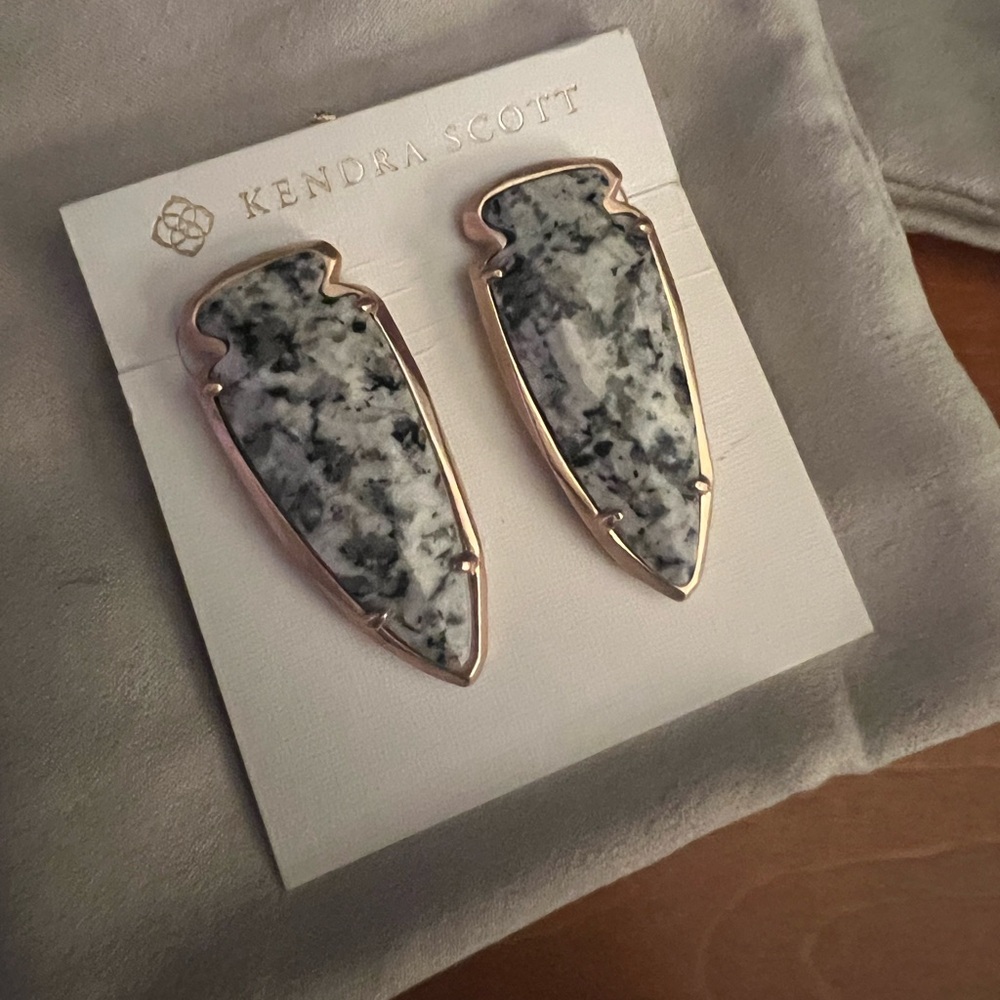 Kendra Scott Marble Patterned Earrings - Picture 1 of 2